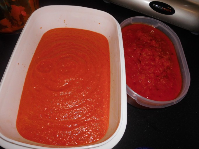 La mitad de la salsa ya triturada