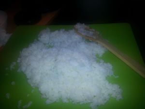 Extender el arroz sobre una tabla para enfriarlo rapidamente Idea, receta y fotos de Elsa Llana