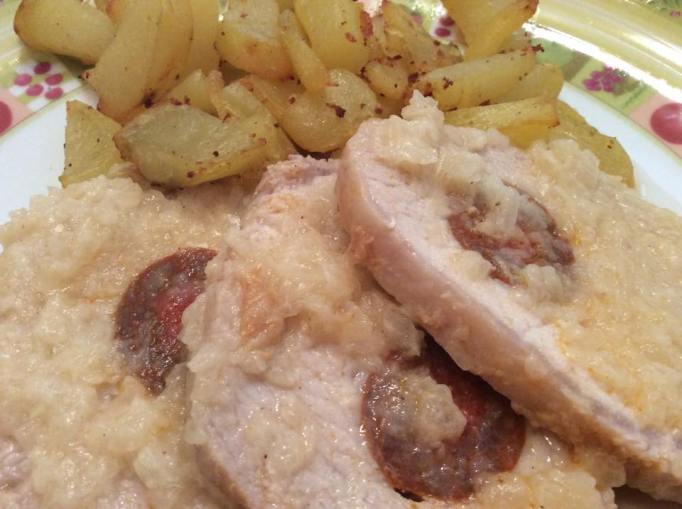 lomo de cerdo con chorizo y salsa de cebolla2