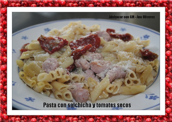 pasta con salchicha y tomates secos GM foto